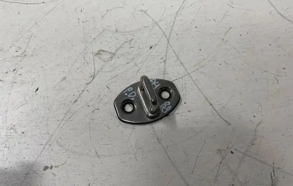 Audi A4 S4 B8 8K Front door lock loop/hook striker 8T0837333