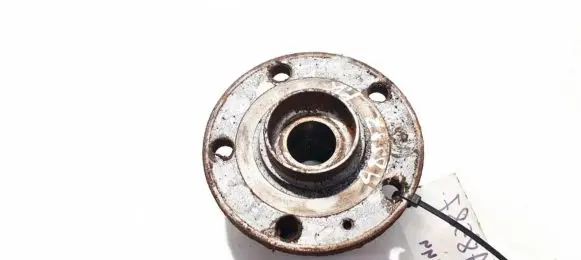 Volkswagen Golf V Front wheel hub