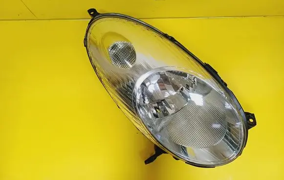 Nissan Micra Headlight/headlamp 89900075