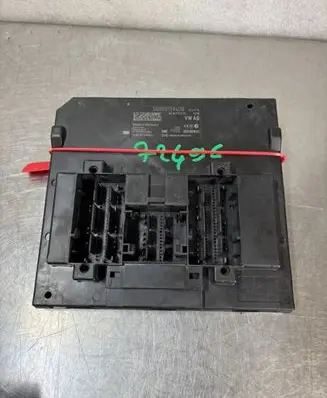 Volkswagen PASSAT B8 Trunk lid opening control unit 5Q0937084DB