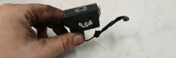 Tailgate opening switch