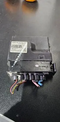 Audi Q7 4M Fuel pump relay brak