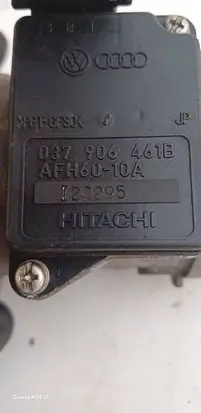 Audi A4 S4 B5 8D Mass air flow meter 037906461B AFH6010A T20295