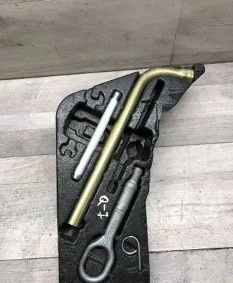 Audi Q7 4L Tool set 4L0012113C