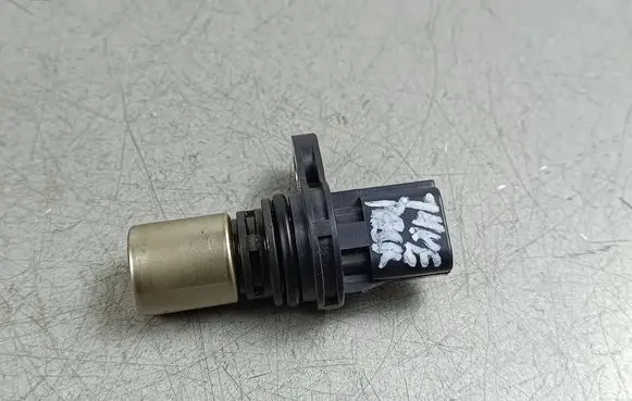 Nissan Juke I F15 Camshaft speed sensor A296B0T00 SG1B5002329