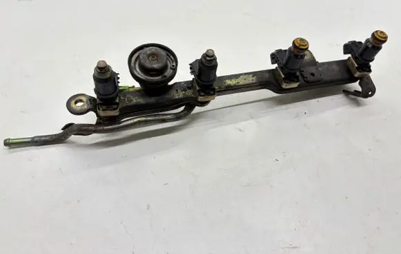 Honda FR-V Fuel main line pipe