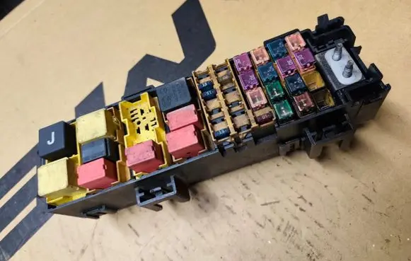 Jeep Grand Cherokee (WJ) Fuse module