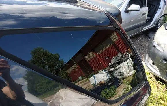 KIA Sorento Rear side window