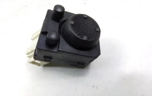 Wing mirror switch
