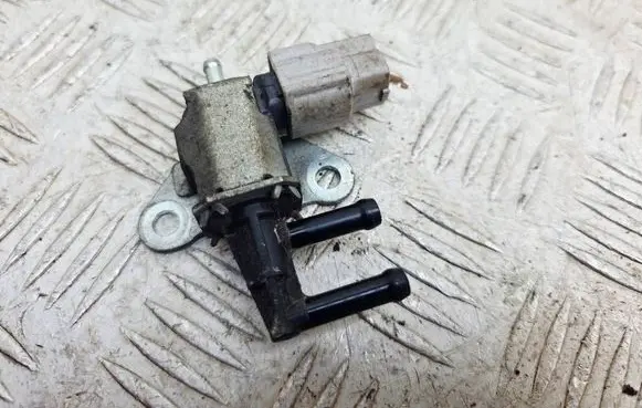 Nissan Juke I F15 Valve vacuum K5T48584
