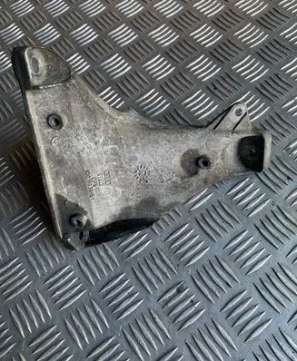 Volkswagen PASSAT B5.5 Engine mounting bracket 8D0199308AB