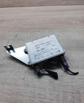 Audi A4 S4 B7 8E 8H Aerial antenna amplifier 8E0035456C