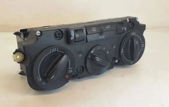 Volkswagen Touran I Climate control unit 00041456