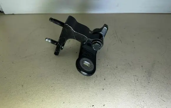Mercedes-Benz S W222 Front door upper hinge A2227200137 A046572