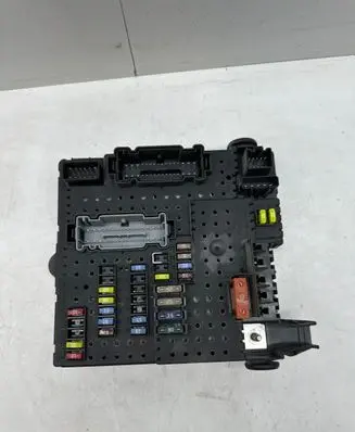 Volvo XC90 Fuse module 30728512 00005925717 28017881