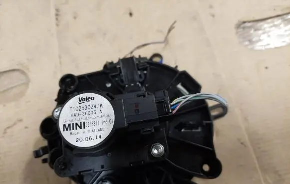 Mini Cooper Countryman R60 Air flap motor/actuator 9286871 T1017565X