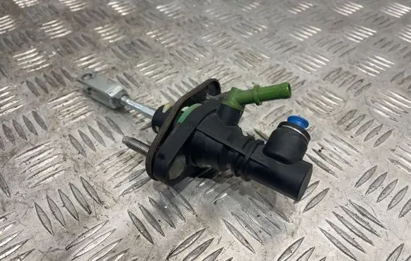 Toyota Avensis T270 Clutch master cylinder 3142002051