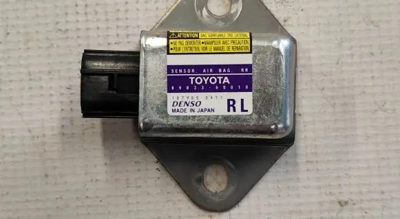 Toyota Land Cruiser (J120) Airbag deployment crash/impact sensor 8983360010 1879000471