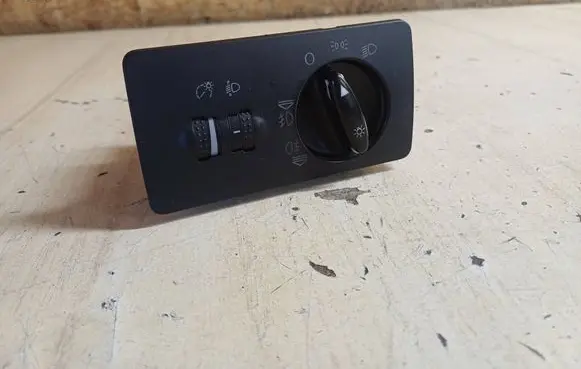 Skoda Fabia Mk1 (6Y) Light switch 4B1941531C 04052403 11CK2971J