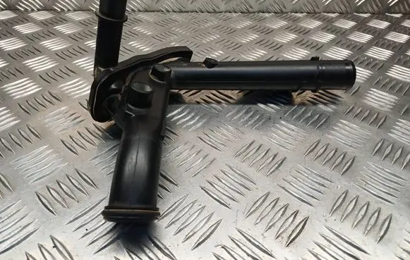 Renault Clio III Engine coolant pipe/hose 8200552604