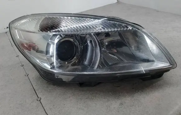Skoda Fabia Mk2 (5J) Headlight/headlamp 