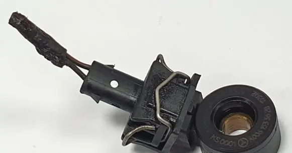 Mercedes-Benz E C207 W207 Detonation knock sensor A0061533628