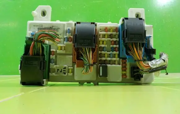 Ford Kuga I Fuse box set 7M5T14A073JG BEZPIECZNIKOW