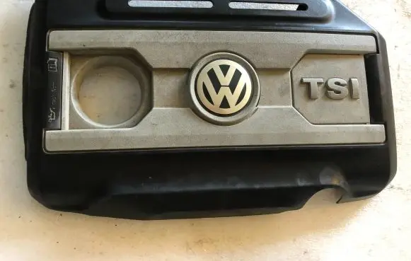 Volkswagen PASSAT B6 Engine cover (trim) 06J103925P 06J103925R