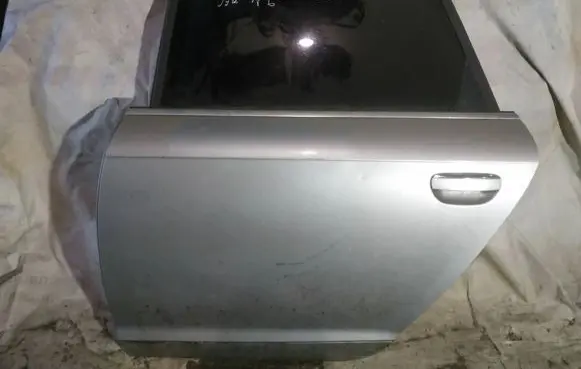 Audi A6 S6 C6 4F Rear door pilkos