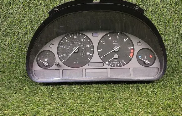 Speedometer (instrument cluster)