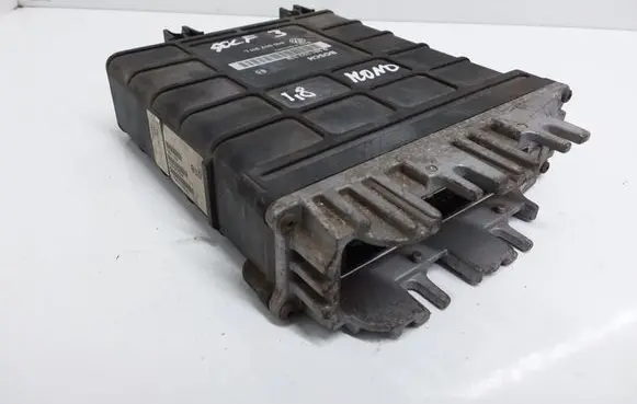 Volkswagen Golf III Engine control unit/module 1H0907311L 0261203318