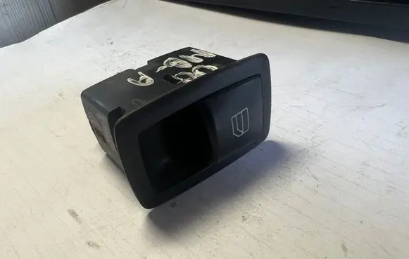 Mercedes-Benz A W169 Electric window control switch A1698205210 03128250