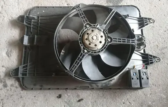 Renault Espace II Electric radiator cooling fan 820100200