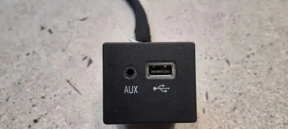 Maserati Ghibli AUX in-socket connector 670009770