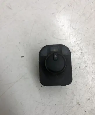 Audi A4 S4 B7 8E 8H Wing mirror switch 8E0959565