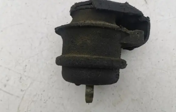 Engine mount bracket
