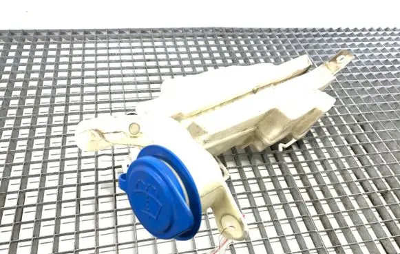 Windshield washer fluid reservoir/tank