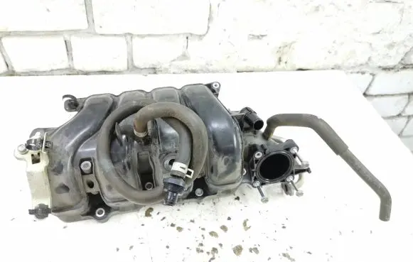 Toyota Yaris Intake manifold