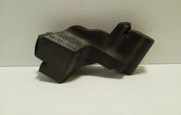 Jeep Cherokee Fender foam support/seal 68103106AA