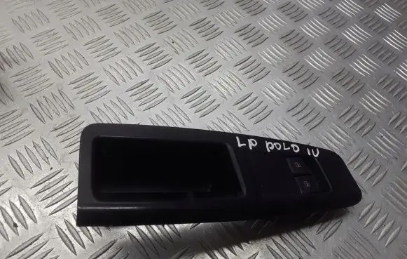 Volkswagen Polo IV 9N3 Front door window switch trim 6Q1867171