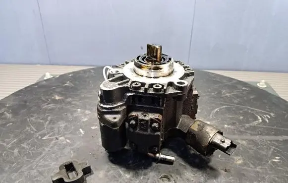 Ford Mondeo MK IV Fuel injection high pressure pump