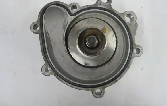 Mercedes-Benz C W204 Water pump 483GB