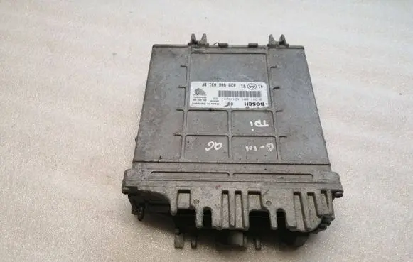 Volkswagen Golf III Engine control unit/module 028906021BF 28SA2901 0281001421