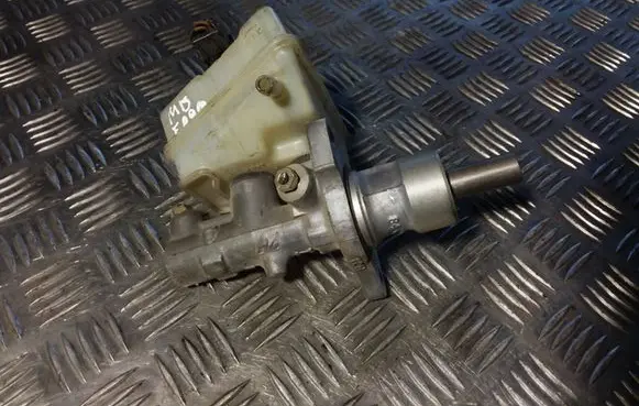 Mercedes-Benz E W210 Master brake cylinder 2024300002