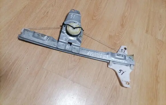 Citroen C4 I Picasso Rear window lifting mechanism without motor