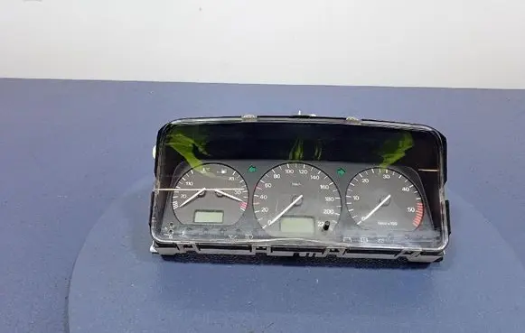 Volkswagen PASSAT B4 Speedometer (instrument cluster) 3A0919860M