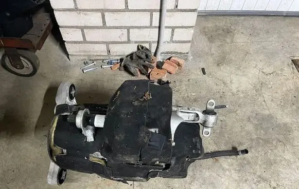Tesla Model S Electric car motor P103526701A SC17L3000150