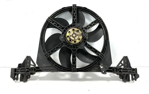 Radiator cooling fan shroud