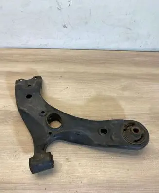 Toyota Avensis T270 Front lower control arm/wishbone