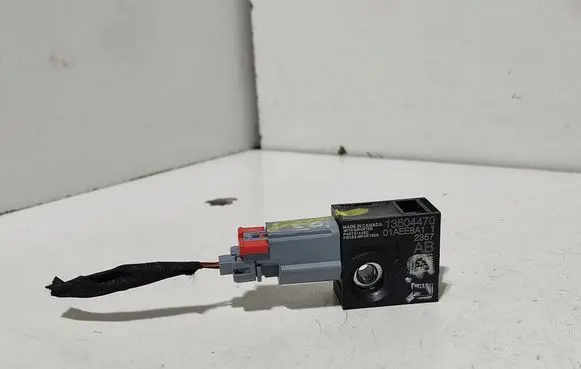 Chevrolet Cruze II Airbag deployment crash/impact sensor 13504470